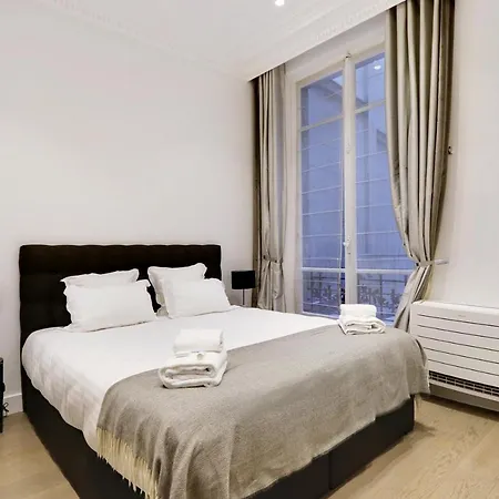 Pick A Flat's In Triangle D'or - Pierre 1er De Serbie Apartment Paris