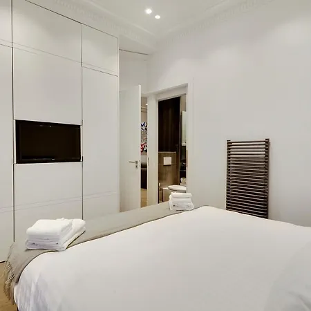 Pick A Flat's In Triangle D'or - Pierre 1er De Serbie Apartment Paris